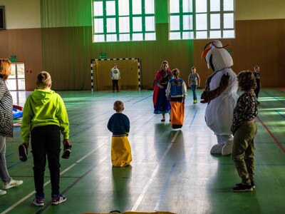 Zabawa z animatorem podczas "Bezpiecznych ferii 2024" 