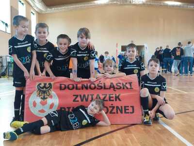 PAMIĄTKOWE ZDJĘCIE NA TURNIEJU FUTSAL DZPN