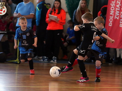 ZAWODNIK DRUŻYNY CZARNYCH NA TURNIEJU FUTSAL DZPN