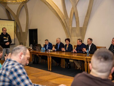 Prezes DZPN, Pani Burmistrz i działacze sportowi omawiają plany na przyszłość