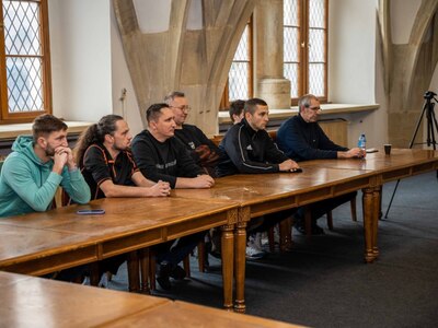 Przedstawiciele klubów sportowych na spotkaniu w lwóweckim ratuszu