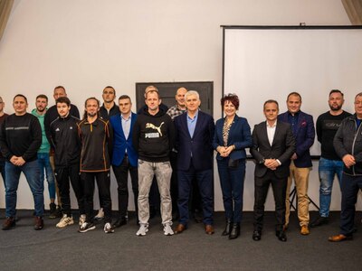 Pani Burmistrz oraz działacze sportowi DZPN na spotkaniu w Lwówku Śląskim