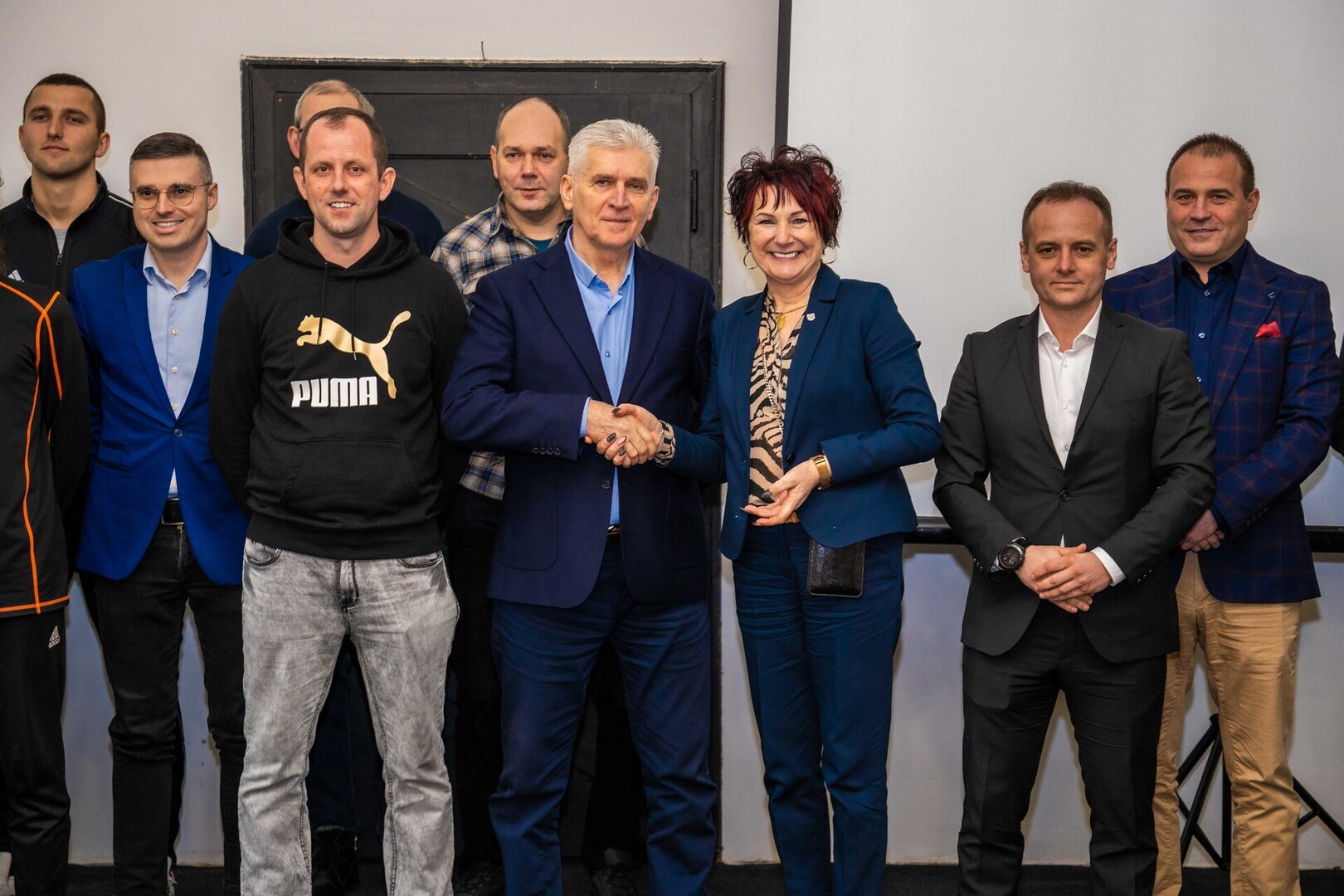 Prezes DZPN, Pani Burmistrz oraz działacze sportowi na spotkaniu w Lwówku Śląskim