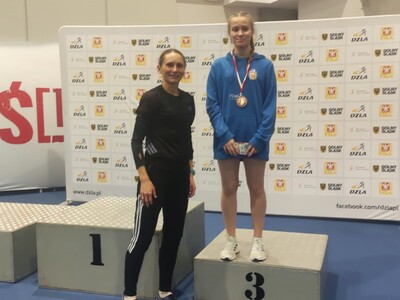 Brązowy medal przypadł Annie Kavulych z MKS Piast w wieloskoku 9,44 cm