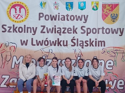 Najlepsza drużyna zawodów - dziewczęta z ZSET Rakowice Wielkie