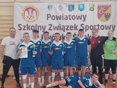 Zdjęcie zwycięskiej drużyny z Lubomierza