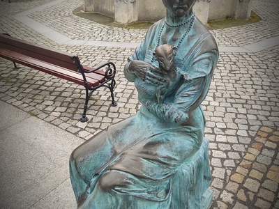 Rzeźba Jana Badyny na lwóweckim rynku, fot. 2