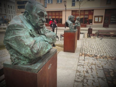 Rzeźby Jana Badyny na lwóweckim rynku