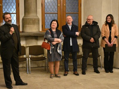 Karol Badyna odpowiada na pytania zgromadzonych