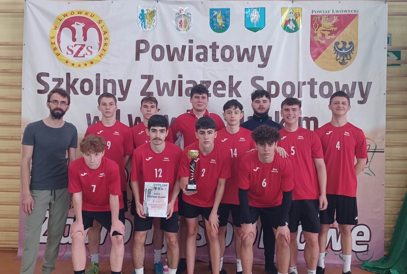 MISTRZOSTWA POWIATU SZS W KOSZYKÓWCE - zwycięska drużyna