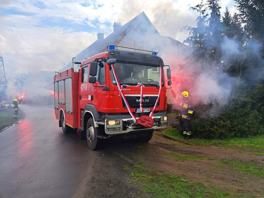 OSP ZBYLUTÓW Z NOWYM WOZEM STRAŻACKIM, fot. 1
