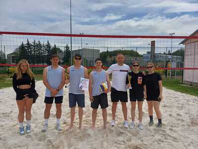 MISTRZOSTWA POWIATU W SIATKÓWCE PLAŻOWEJ