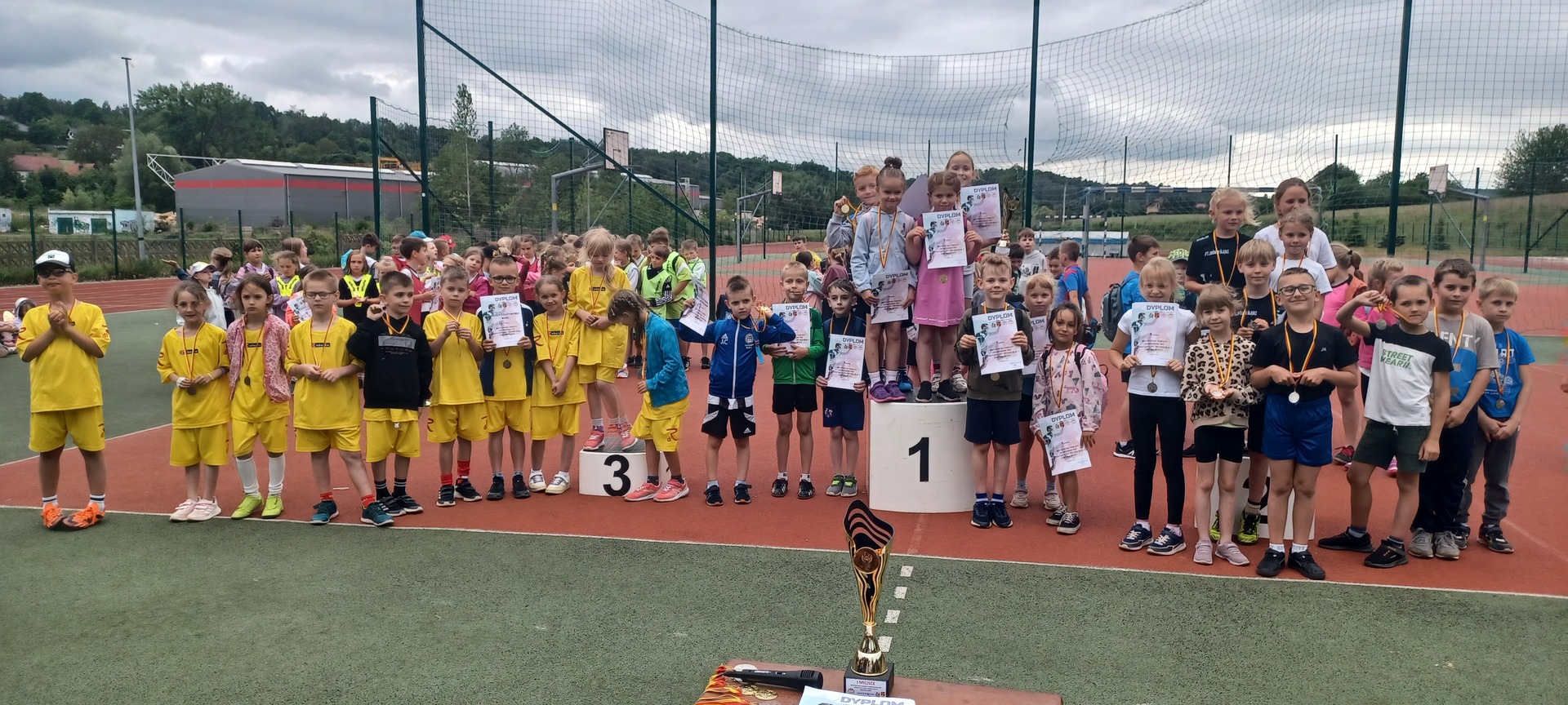 TRÓJBÓJ LEKKOATLETYCZNY - ZAWODY KLAS PIERWSZYCH I DRUGICH