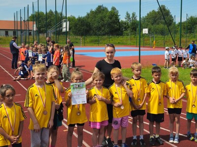 MISTRZOSTWA STREFY JELENIOGÓRSKIEJ SZS – TRÓJBÓJ LEKKOATLETYCZNY