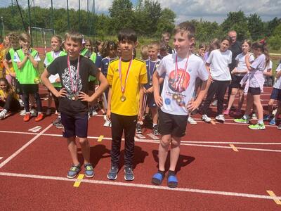 MISTRZOSTWA STREFY JELENIOGÓRSKIEJ SZS – TRÓJBÓJ LEKKOATLETYCZNY B