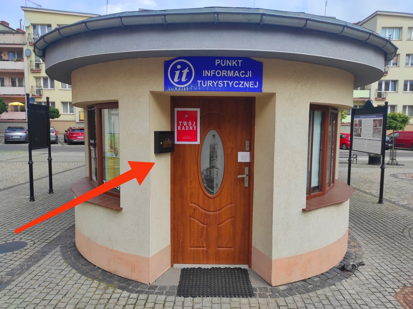 SKRZYNKA DO RADNEGO W PUNKCIE INFORMACJI TURYSTYCZNEJ