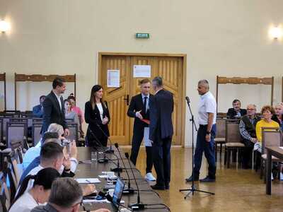 Gratulacje dla nowego radnego, fot. 1