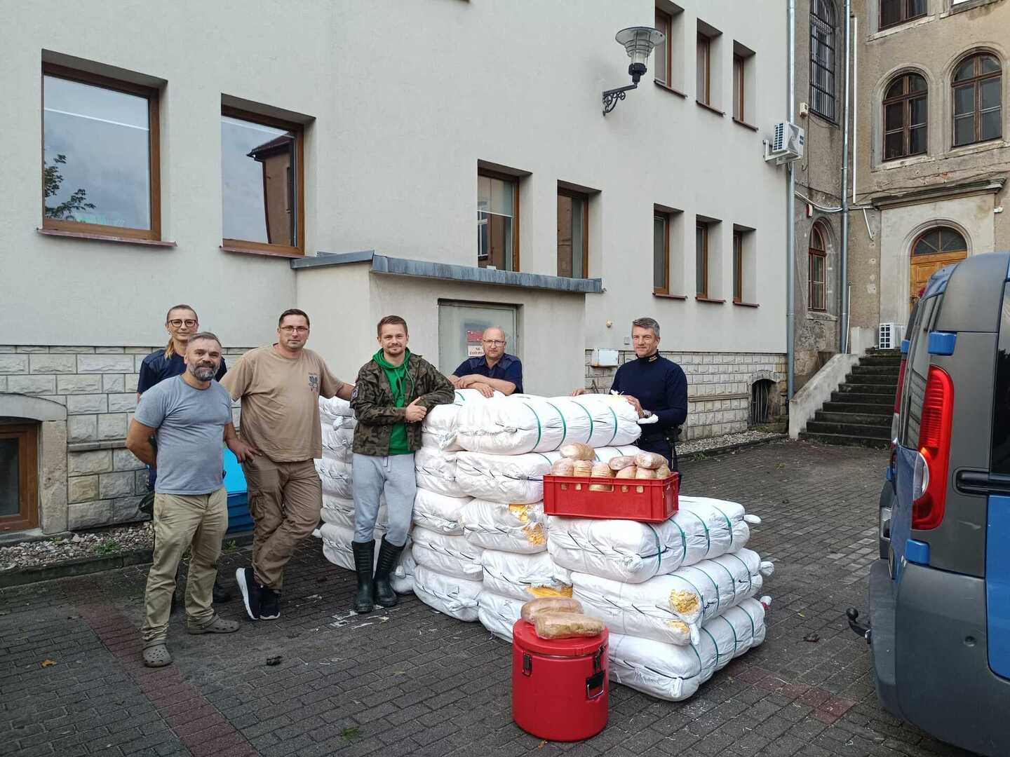 Grodzisk Wielkopolski przybył z pomocą, fot. 1