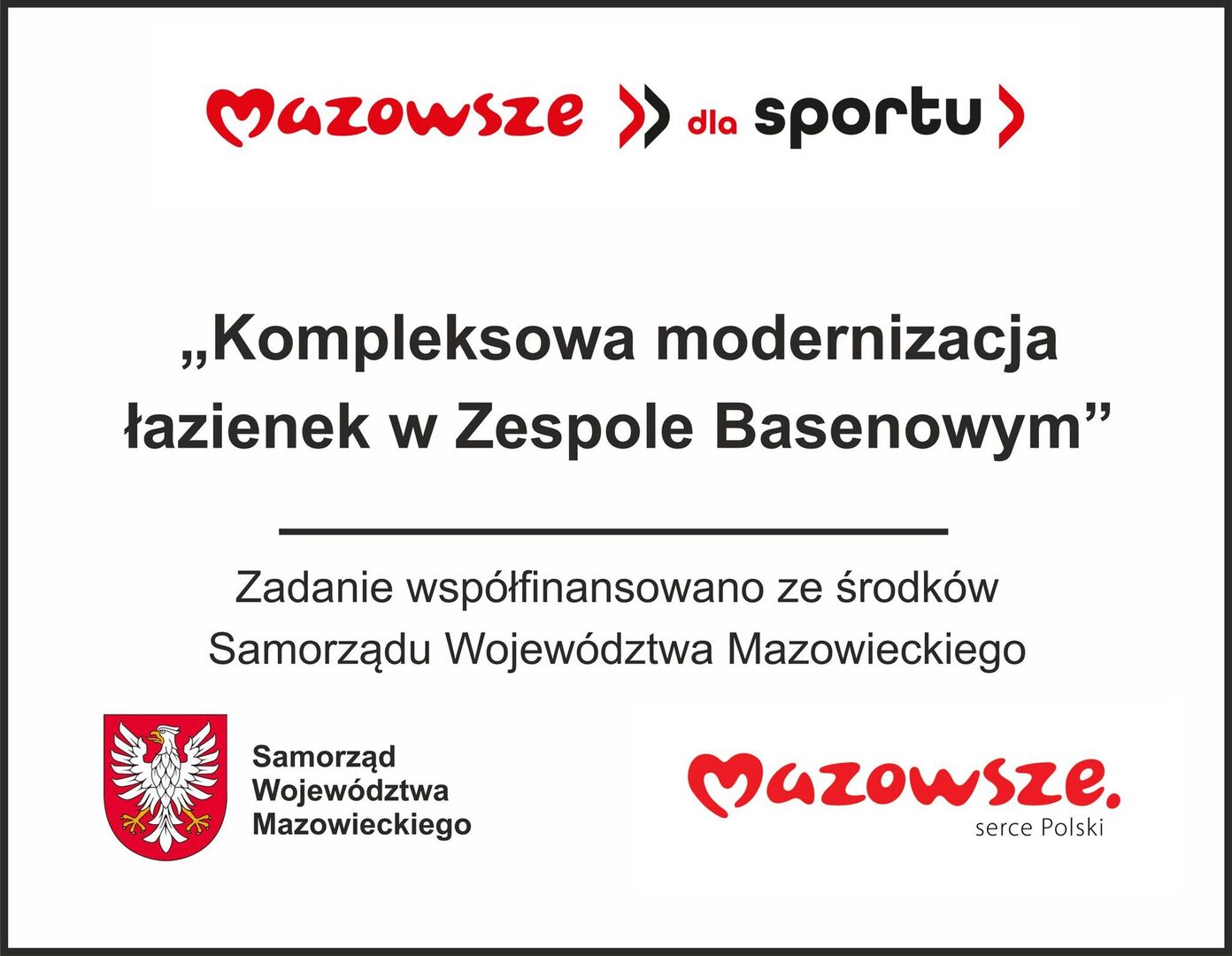 Dwie basenowe łazienki są nowoczesne i kolorowe