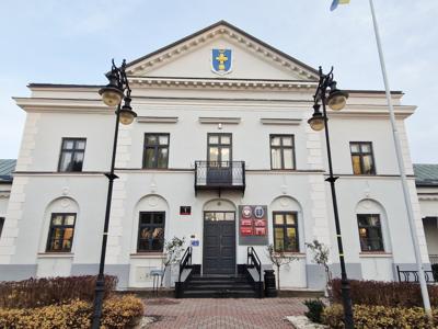 Zabytkowy ratusz wyładniał
