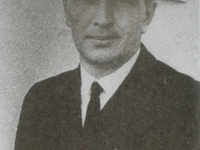Por. marynarz Aleksander Mohuczy – dowódca ORP „Sobieski”, fotografia z lat 30. XX w. w mundurze komandora (fot. „Polska Marynarka Wojenna II Rzeczypospolitej”, tom 1)