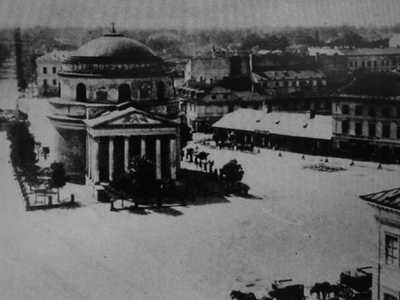 Plac Trzech Krzyży, fot. z 1870 r., kamienica M. Krzemińskiego z prawej strony. Fot. Fotopolska 