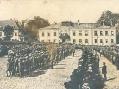 Msza św. polowa legionistów w Kielcach 30.08.1914 r. fot. Wikimedia
