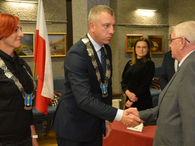 Nadzwyczajna sesja rady miejskiej. Nadanie tytułu Zasłużony dla Gminy Góra Kalwaria Januszowi Utracie i Zbigniewowi Fudalskiemu 