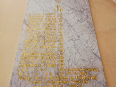 Nazwisko podporucznika widnieje także na tablicy w kościele parafialnym