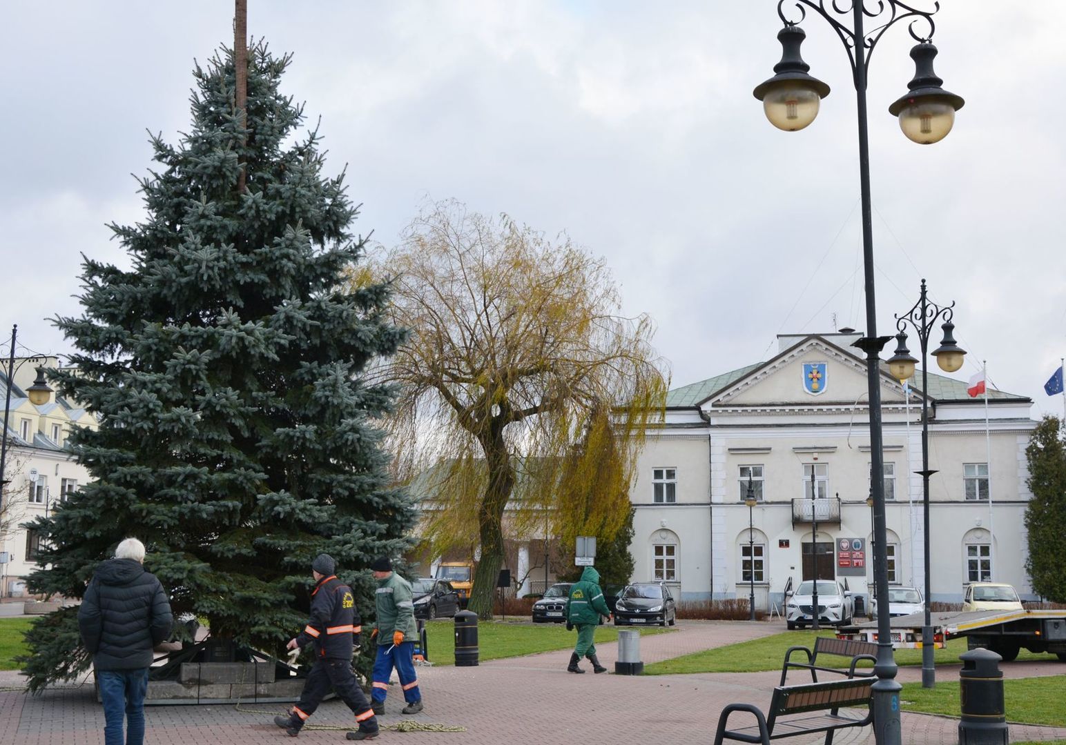 Na rynku stanęło drzewko świąteczne