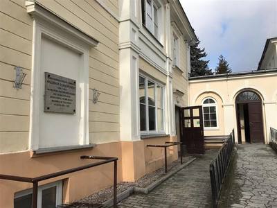 Dawne kolegium pijarów w Górze Kalwarii, obecnie Dom Pomocy Społecznej im. Waleriana Łukasińskiego, fot. proszewycieczki.wordpress.com