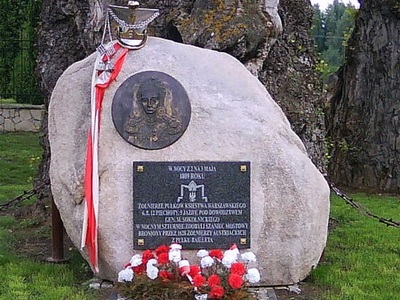 Upamiętnienie bitwy pod Ostrówkiem w 1809 r., fot. Wikimedia