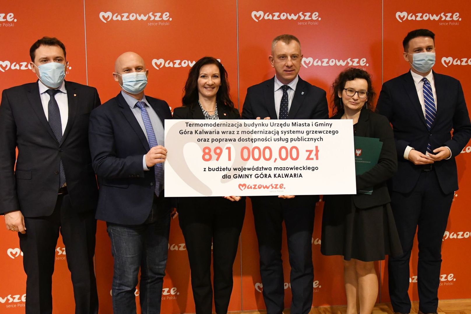 Podpisanie umowy na dotację na termomodernizację urzędu gminy