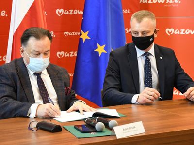 Podpisanie umowy na dotację na termomodernizację urzędu gminy