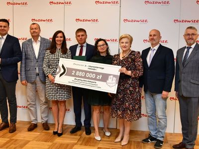 Podpisanie umowy na dofinansowanie budowy wodociągu i kanalizacji w ul. Bażantów w Łubnej 