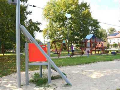 Plac zabaw w Czaplinku bogatszy o tyrolkę
