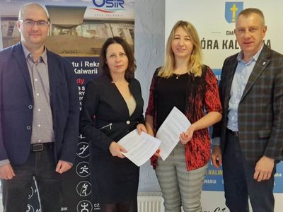 Podpisano umowę na modernizację boiska orlik w Baniosze