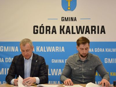 Podpisanie umowy z wykonawcą termomodernizacji urzędu 