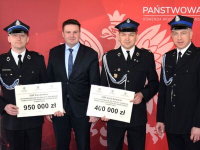 Przekazanie promes na zakup samochodów pożarniczych