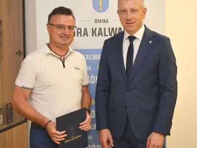 Wręczenie aktu powierzenia obowiązków dyrektora Szkoły Podstawowej w Baniosze