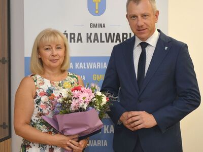 Wręczenie aktu powierzenia obowiązków dyrektora Zespołu Szkół Ogólnokształcących w Górze Kalwarii  
