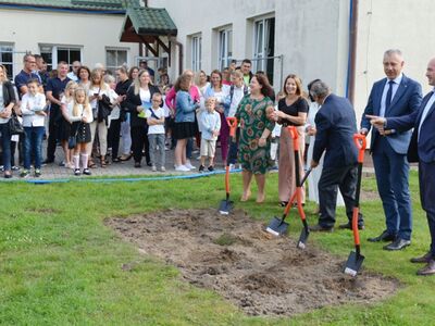 Symboliczne rozpoczęcie rozbudowy szkoły w Czaplinku