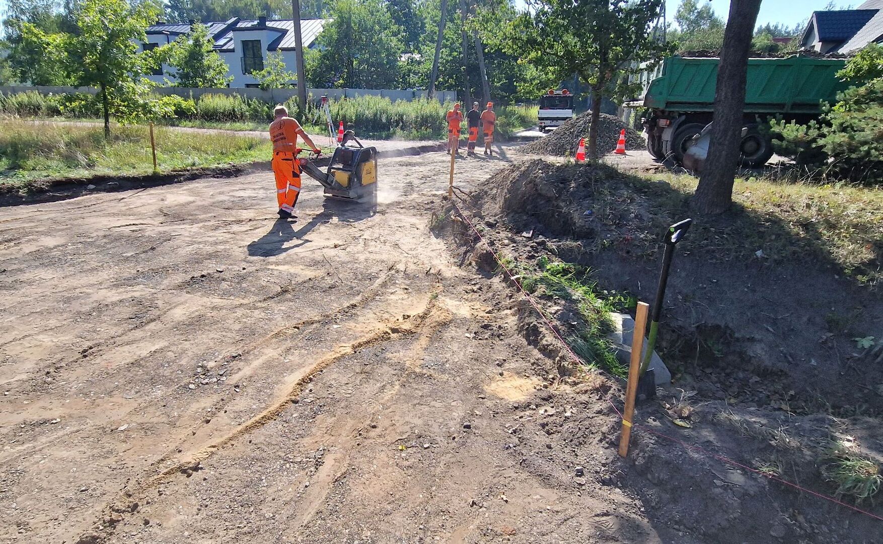 Baniocha - utwardzanie wjazdów na gminne ulice w Baniosze
