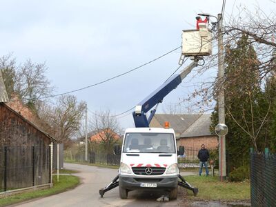 Nowoczesne oświetlenie uliczne w Królewskim Lesie