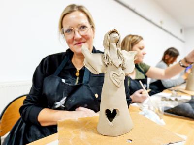Pracownia Ceramiczna „Ważka” – twórcze początki i świąteczne plany