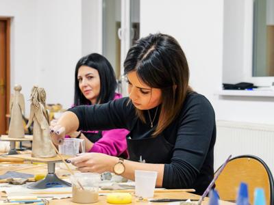 Pracownia Ceramiczna „Ważka” – twórcze początki i świąteczne plany