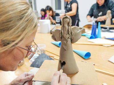 Pracownia Ceramiczna „Ważka” – twórcze początki i świąteczne plany