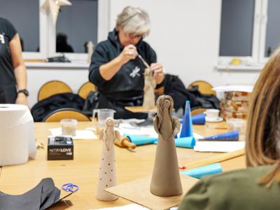 Pracownia Ceramiczna „Ważka” – twórcze początki i świąteczne plany