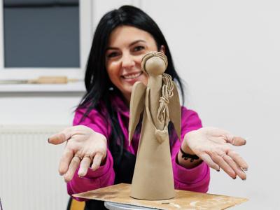 Pracownia Ceramiczna „Ważka” – twórcze początki i świąteczne plany