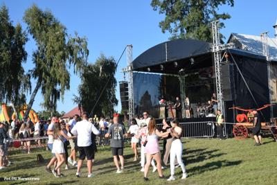Obchody 100-lecia istnienia jednostki OSP Naruszewo - część oficjalna uroczystości oraz piknik rodzinny